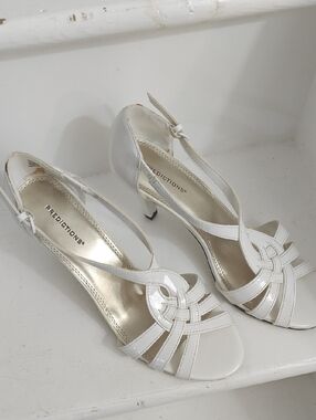 Predictions White T-Strap Kitten Heels with Woven Front 8.5 M